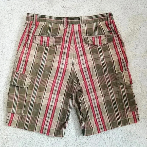 Izod Cargo Shorts 34 Men's Madras Plaid Tan Red 6 Pockets Flat Front 11" Inseam - Picture 2 of 4